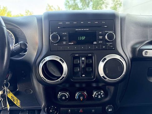 Used 2016 Jeep Wrangler Unlimited Rubicon AWD/4WD image 23