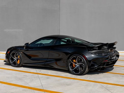 Used 2024 McLaren 750S image 17