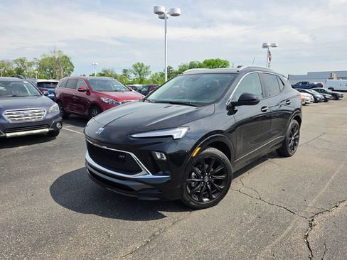 Used 2024 Buick Encore GX Sport Touring AWD/4WD image 2