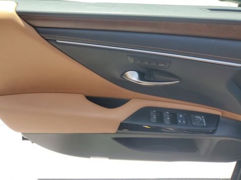 Certified 2024 Lexus ES 350 w/ Premium Package image 17