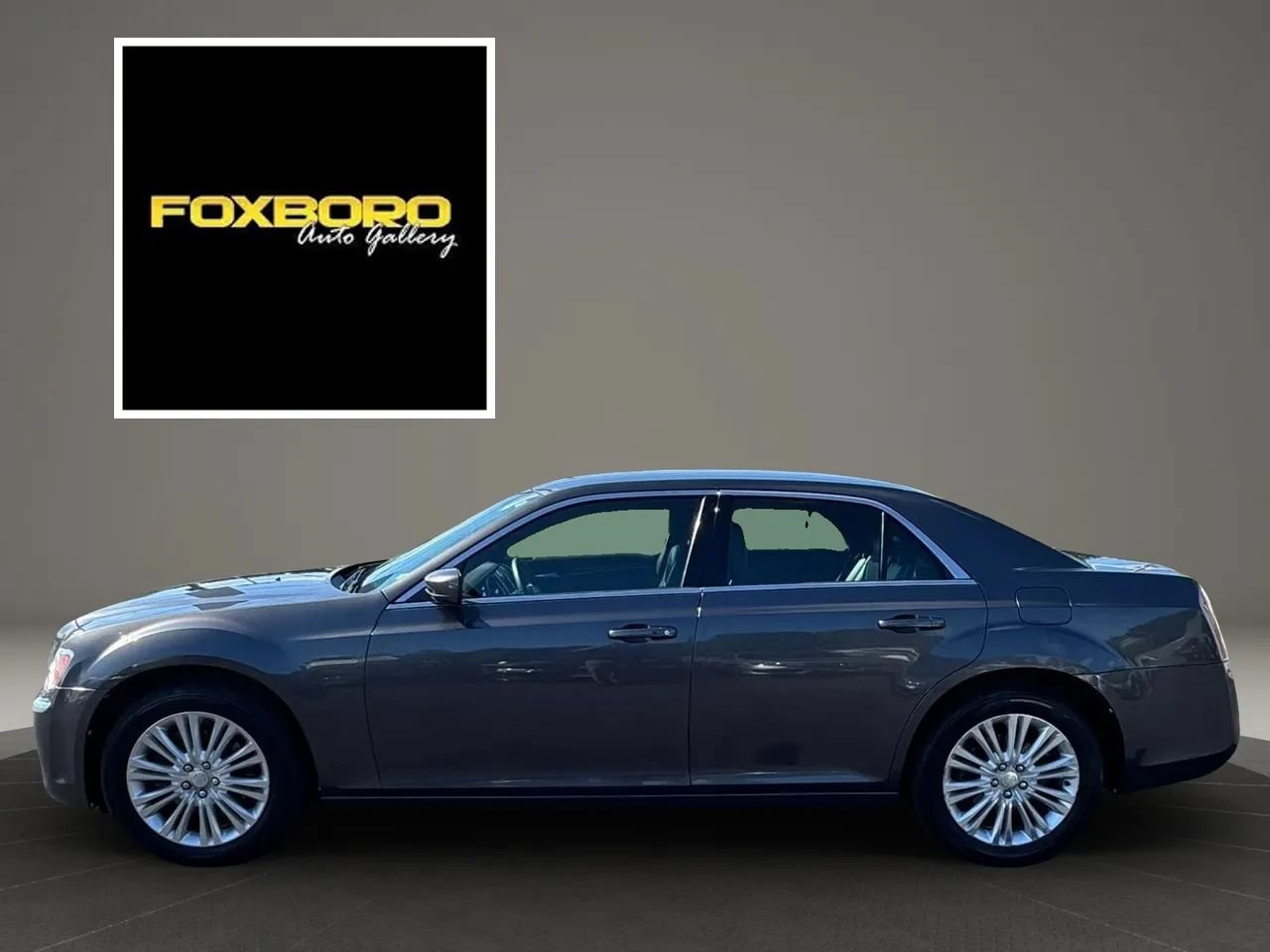 Used 2014 Chrysler 300 AWD w/ Driver Convenience Group image 8