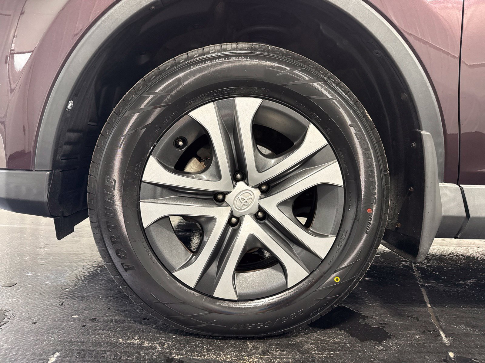 Used 2017 Toyota RAV4 LE AWD/4WD image 9