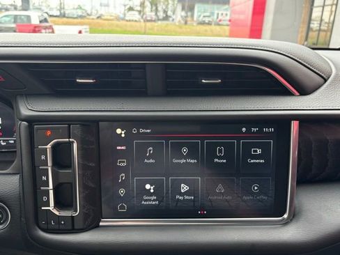 Used 2024 GMC Yukon XL Denali image 30