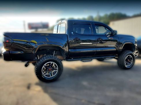 Used 2016 Toyota Tacoma SR5 w/ Towing Package RWD image 10