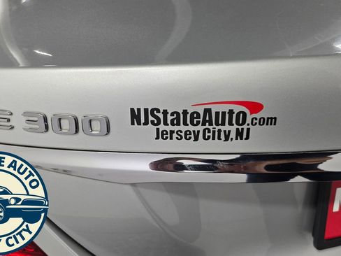 Used 2018 Mercedes-Benz E 300 4MATIC w/ Premium 3 Package (Q03) image 32