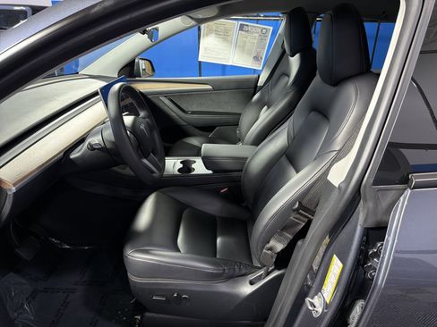 Used 2023 Tesla Model Y Long Range AWD/4WD image 23