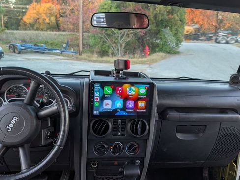 Used 2010 Jeep Wrangler Unlimited Sport image 13