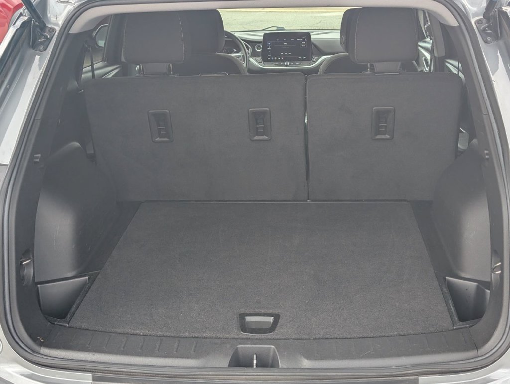 Used 2025 Chevrolet Blazer LT FWD image 9