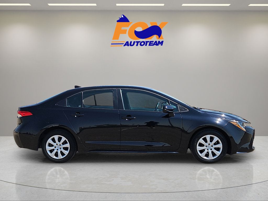 Used 2025 Toyota Corolla LE FWD image 5