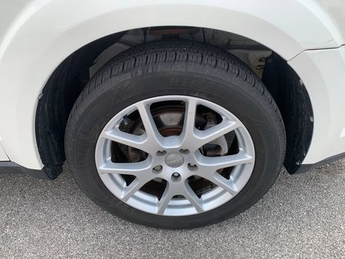 Used 2014 Dodge Journey SXT w/ Quick Order Package 22C FWD image 12