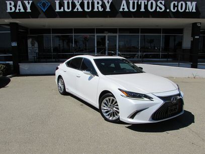 Used 2021 Lexus ES 300h w/ Accessory Package