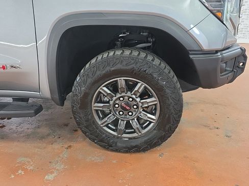 Used 2024 GMC Sierra 1500 AT4X image 8