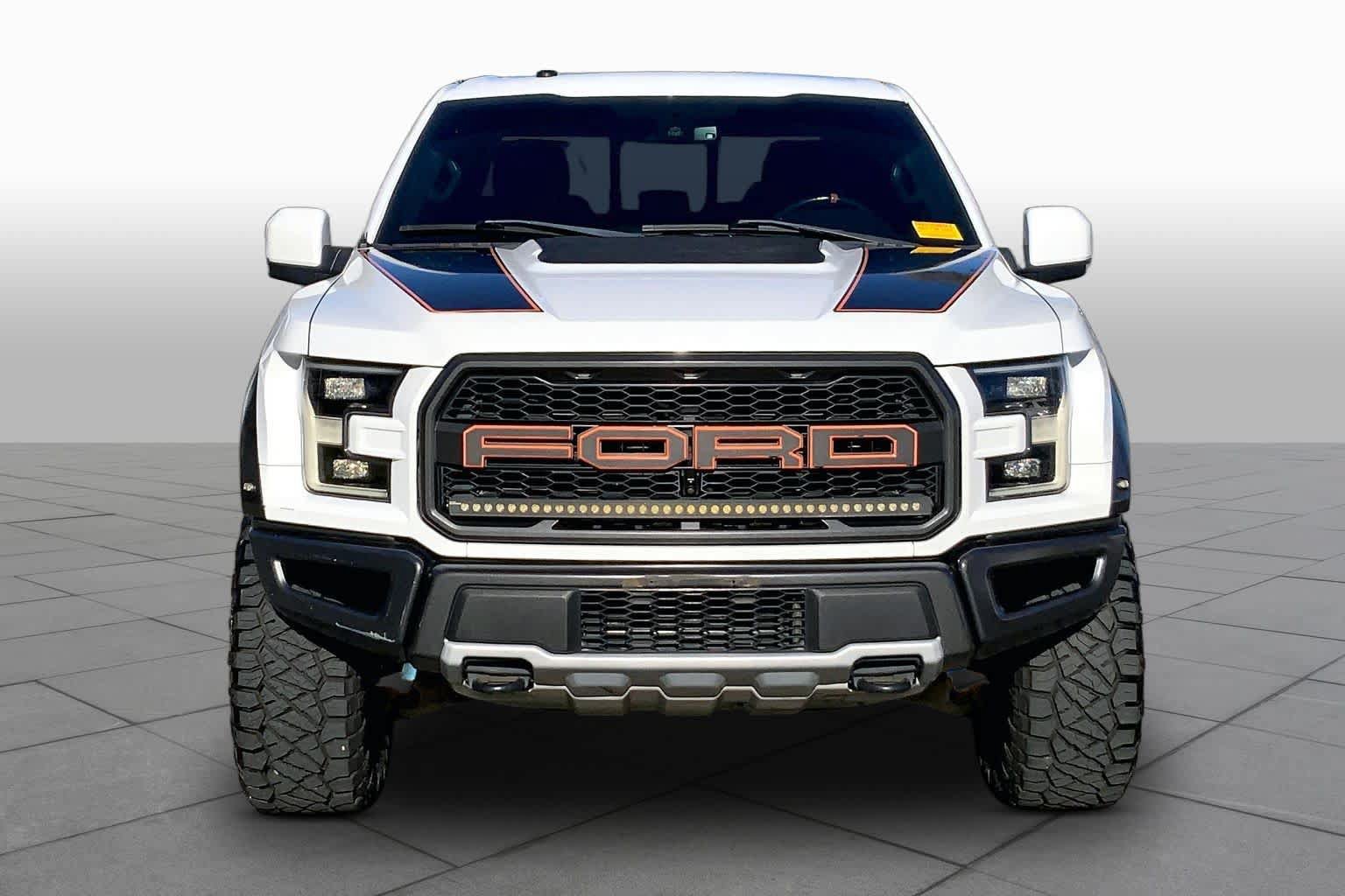 Used 2017 Ford F150 Raptor w/ Equipment Group 802A Luxury AWD/4WD image 4