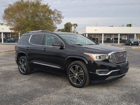 Used 2017 GMC Acadia Denali w/ Technology Package image 2