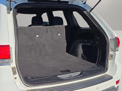 Used 2018 Jeep Grand Cherokee Laredo image 9