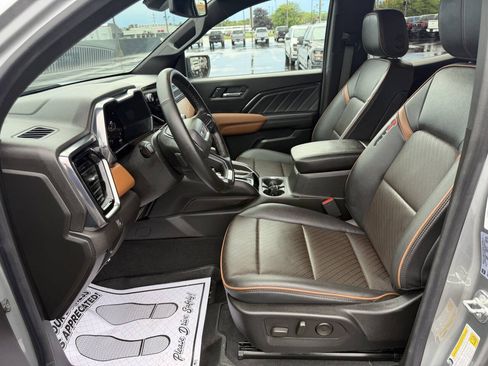 Used 2024 GMC Canyon AT4 w/ AT4 Premium Package AWD/4WD image 11