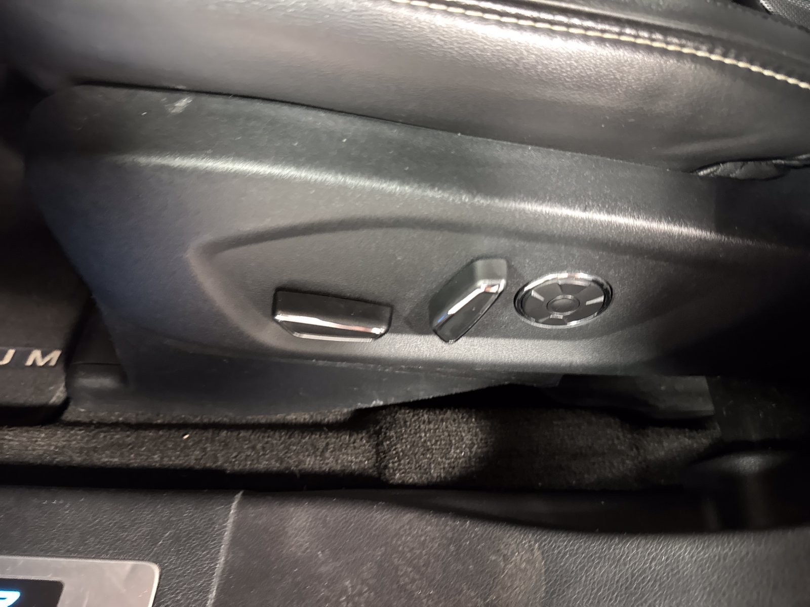 Used 2018 Ford Explorer Platinum AWD/4WD image 15