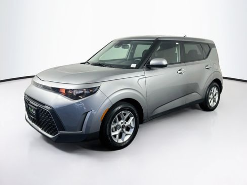 Used 2025 Kia Soul LX w/ LX Technology Package FWD image 3