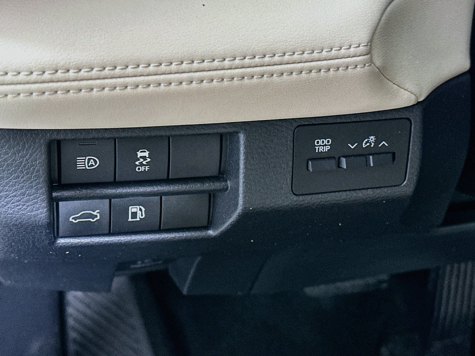 Used 2020 Toyota Avalon XLE w/ Moonroof Package FWD image 17