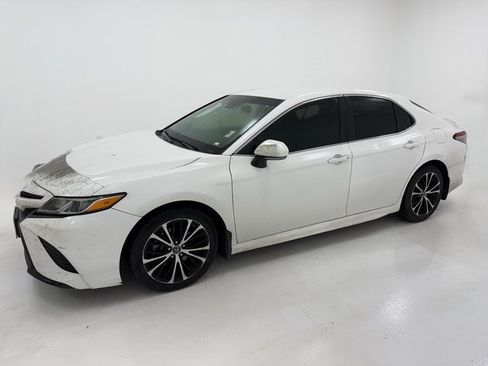 Used 2018 Toyota Camry SE image 5