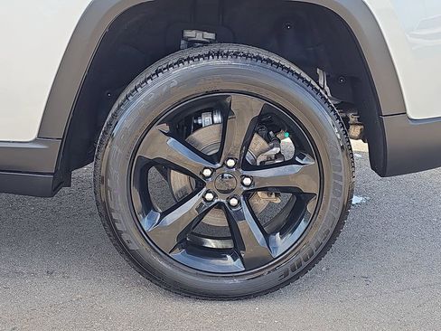 Used 2023 Jeep Grand Cherokee Altitude image 35