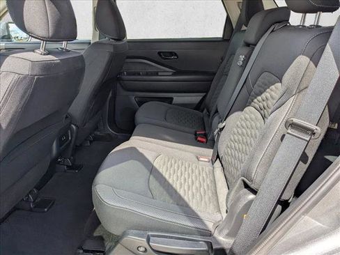 Used 2025 Nissan Pathfinder SV image 17