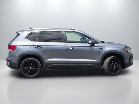 Used 2022 Volkswagen Taos SE FWD image 6