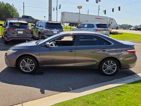 Used 2016 Toyota Camry SE FWD image 4