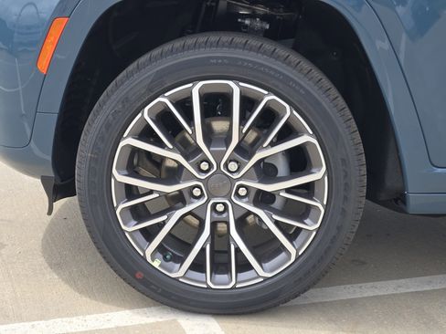 New 2026 Jeep Grand Cherokee Summit AWD/4WD image 10