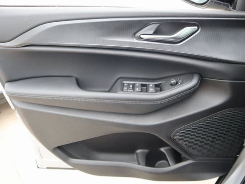 New 2025 Jeep Grand Cherokee L Altitude image 17