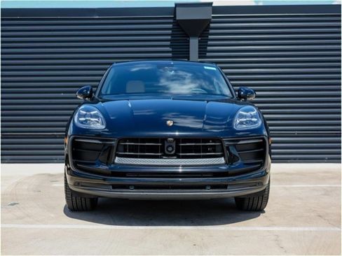 Certified 2025 Porsche Macan image 10