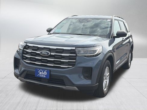 Used 2025 Ford Explorer Active AWD/4WD image 3