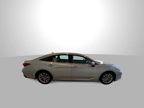Used 2021 Toyota Avalon XLE image 9