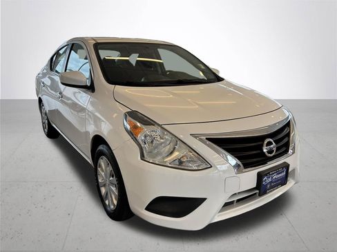 Used 2019 Nissan Versa SV FWD image 5