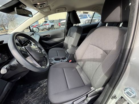 Used 2025 Toyota Corolla LE image 34