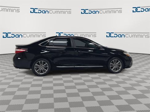 Used 2016 Toyota Camry XLE image 9