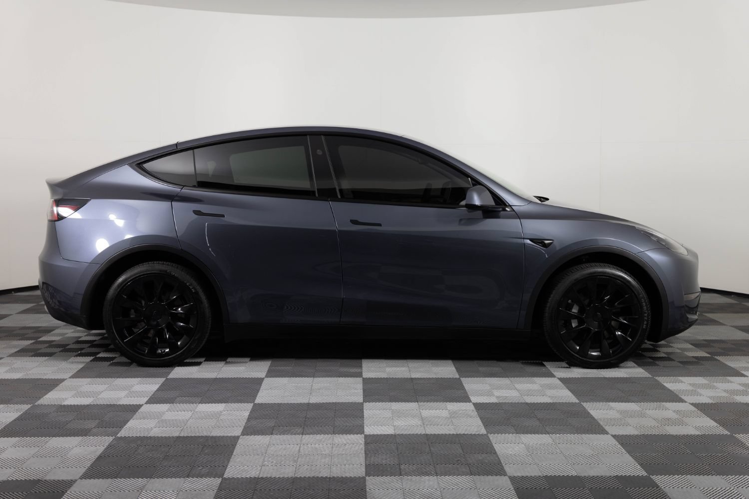 Used 2023 Tesla Model Y Long Range AWD/4WD image 9