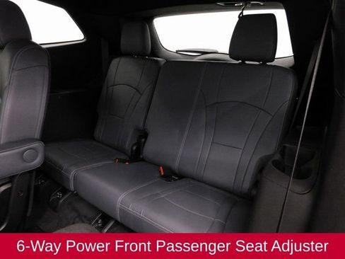 Used 2022 Buick Enclave Essence w/ Sport Touring Edition image 31