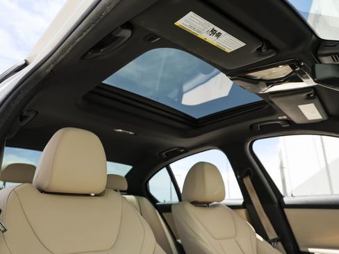 Used 2019 BMW 330i Sedan RWD image 21