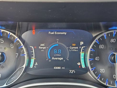 Used 2024 Chrysler Pacifica Touring-L FWD image 32