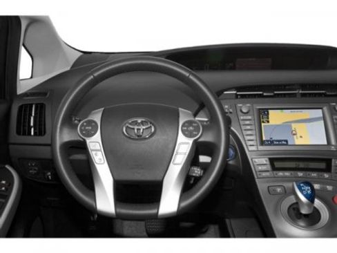 Used 2015 Toyota Prius Five image 6
