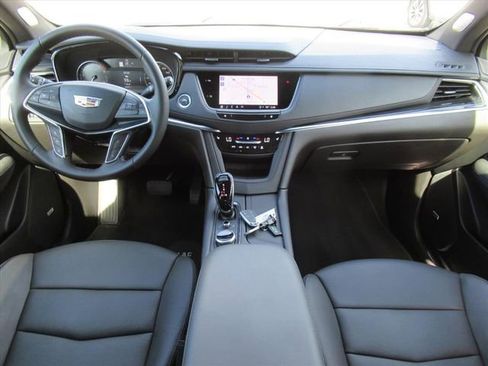 Certified 2025 Cadillac XT5 Premium Luxury image 13