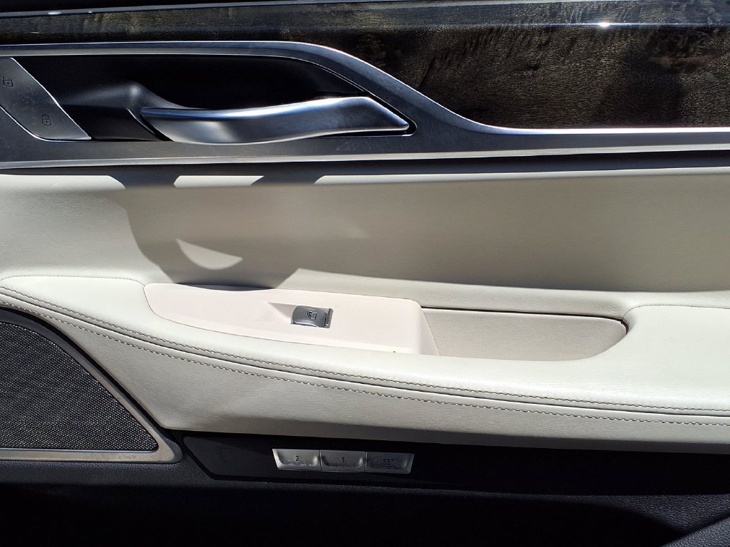 Used 2016 BMW 740i RWD image 39