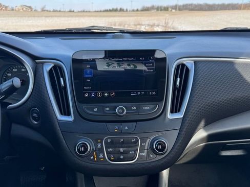 Used 2023 Chevrolet Malibu LT FWD image 25