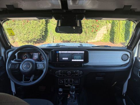 Used 2025 Jeep Wrangler Sport S AWD/4WD image 32