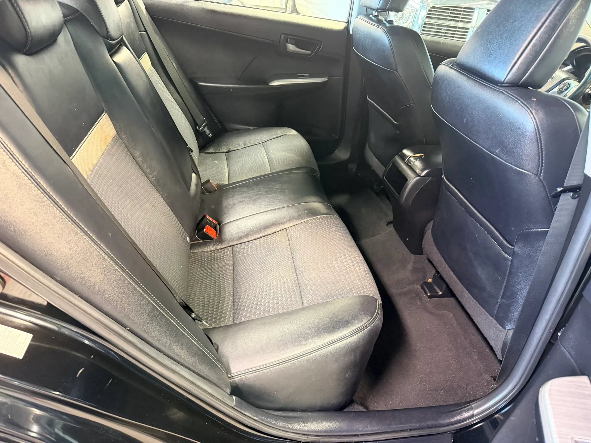 Used 2014 Toyota Camry SE FWD image 16