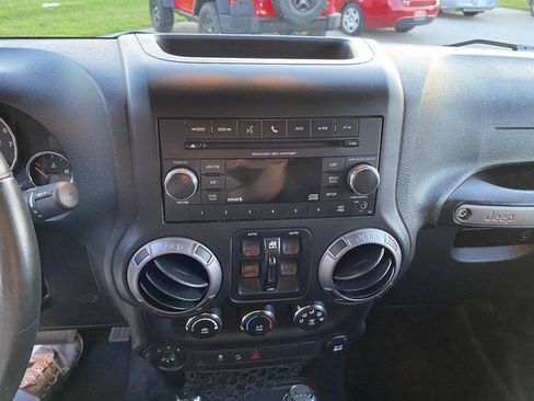 Used 2018 Jeep Wrangler Unlimited Sport S AWD/4WD image 24