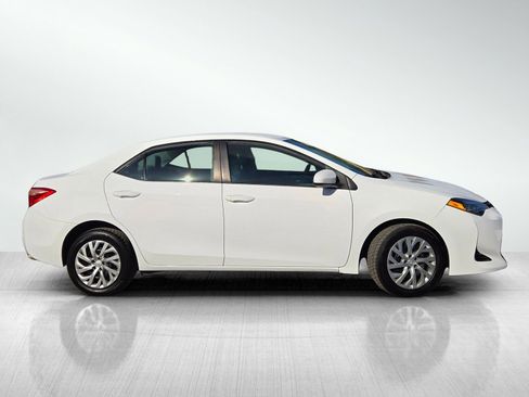 Used 2018 Toyota Corolla L image 3