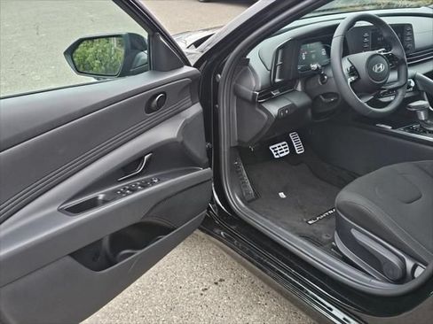 New 2026 Hyundai Elantra Sport FWD image 17