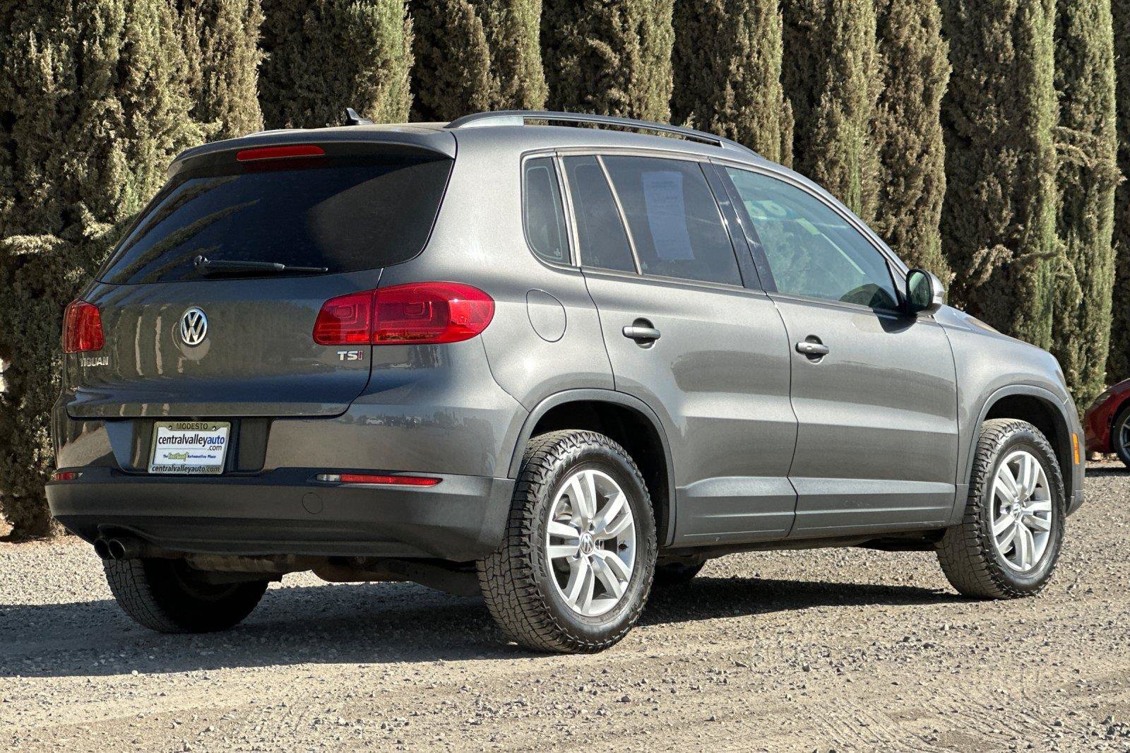 Used 2017 Volkswagen Tiguan S FWD image 3